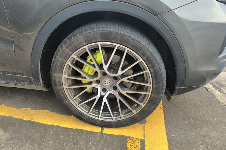 Used Porsche Cayenne E-Hybrid 2020 Cayenne E-Hybrid 2.0T Right Front Wheel Hub