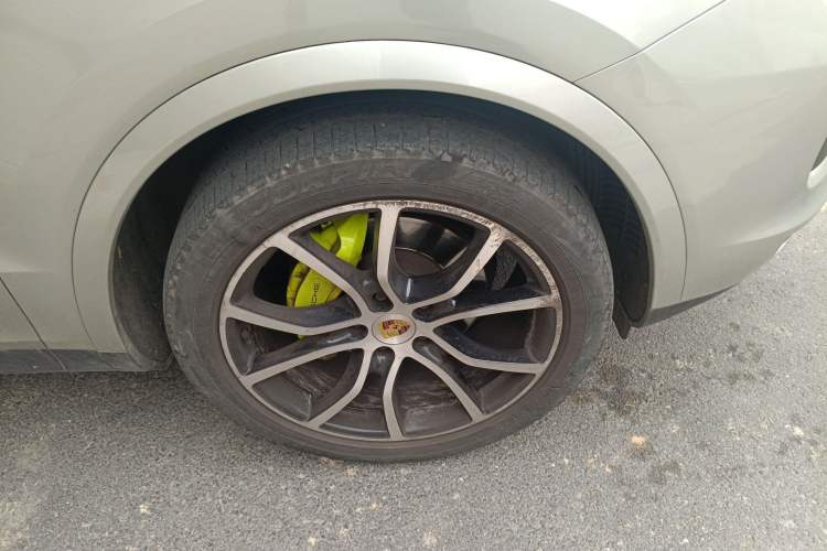 Used Porsche Cayenne E-Hybrid 2020 Cayenne E-Hybrid 2.0T Right Front Wheel Hub