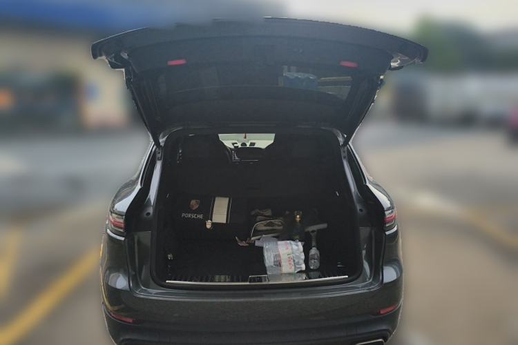 Used Porsche Cayenne E-Hybrid 2020 Cayenne E-Hybrid 2.0T Trunk