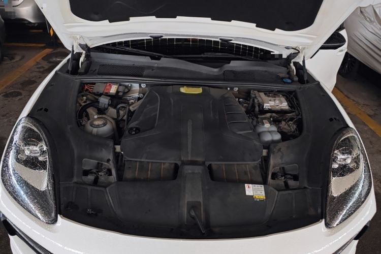 Used Porsche Cayenne E-Hybrid 2020 Cayenne E-Hybrid 2.0T Engine Bay
