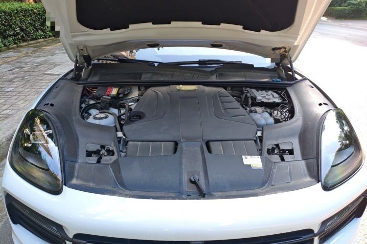 Used Porsche Cayenne E-Hybrid 2020 Cayenne E-Hybrid 2.0T Engine Bay