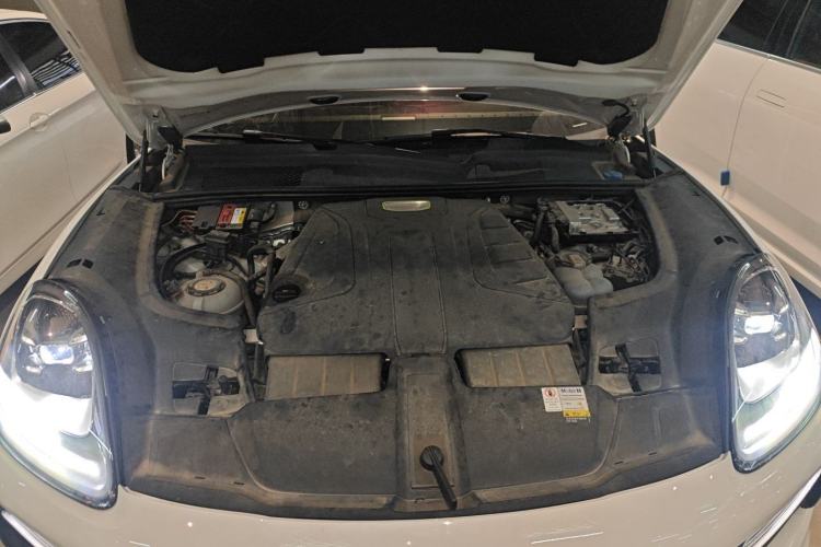 Used Porsche Cayenne E-Hybrid 2020 Cayenne E-Hybrid Coupé 2.0T Engine Bay