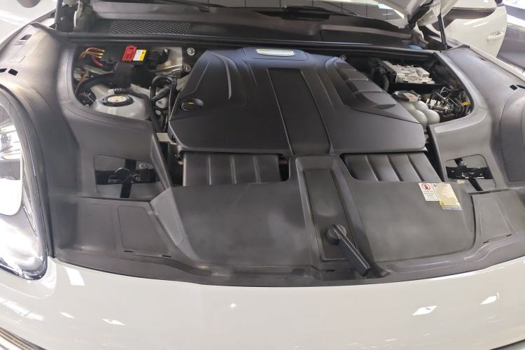 Used Porsche Cayenne E-Hybrid 2020 Cayenne E-Hybrid 2.0T Engine Bay