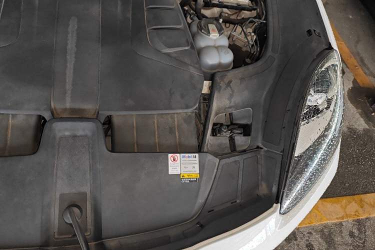 Used Porsche Cayenne E-Hybrid 2020 Cayenne E-Hybrid 2.0T Engine Bay Left