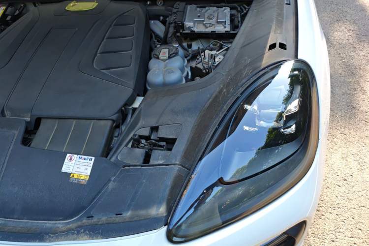 Used Porsche Cayenne E-Hybrid 2020 Cayenne E-Hybrid 2.0T Engine Bay Left