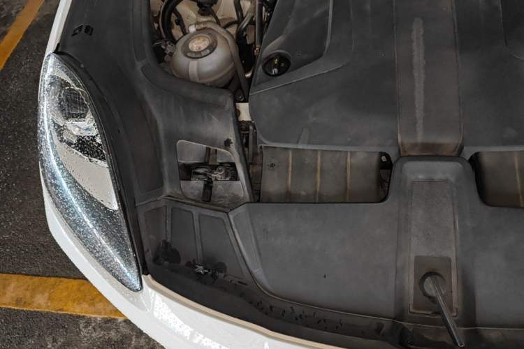 Used Porsche Cayenne E-Hybrid 2020 Cayenne E-Hybrid 2.0T Engine Bay Right