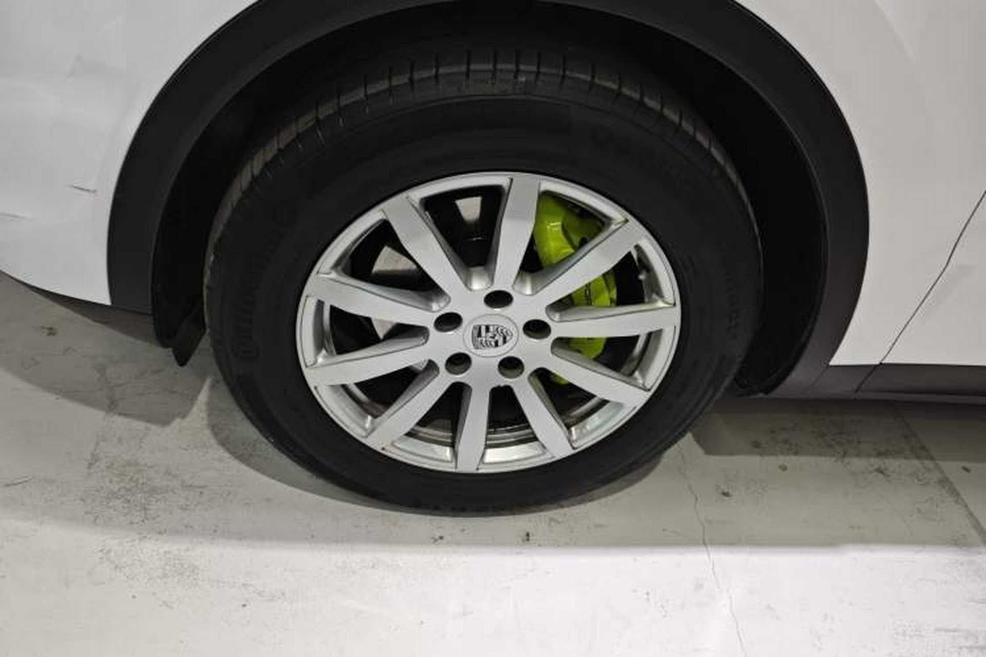 Used Porsche Cayenne E-Hybrid 2020 Cayenne E-Hybrid 2.0T Exterior 4