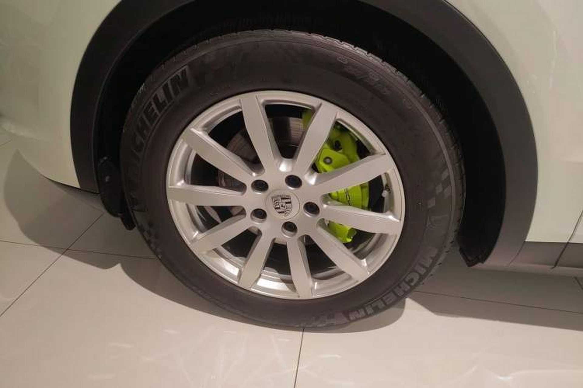 Used Porsche Cayenne E-Hybrid 2020 Cayenne E-Hybrid 2.0T Exterior 4