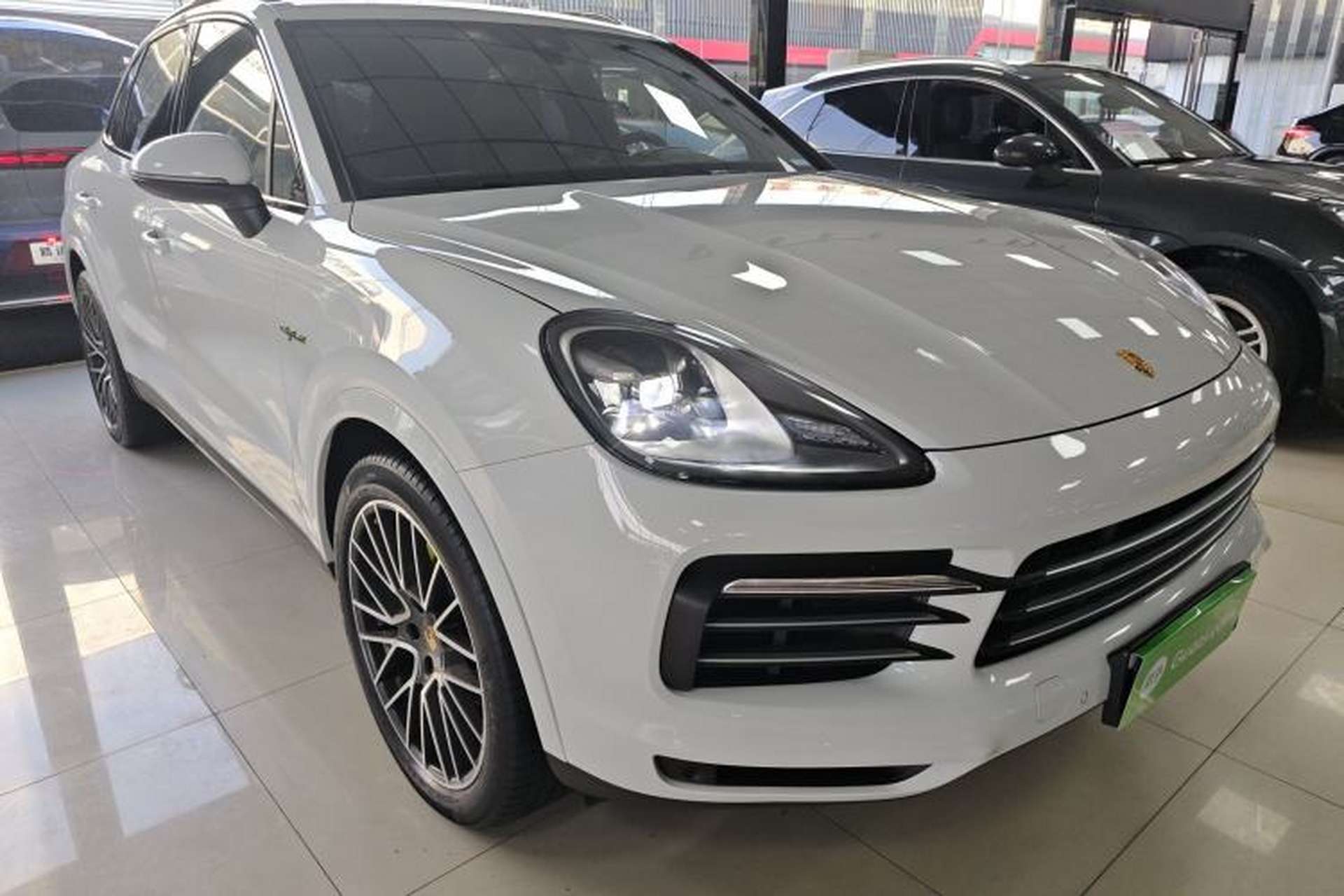 Used Porsche Cayenne E-Hybrid 2020 Cayenne E-Hybrid 2.0T Front Right 45 Deg