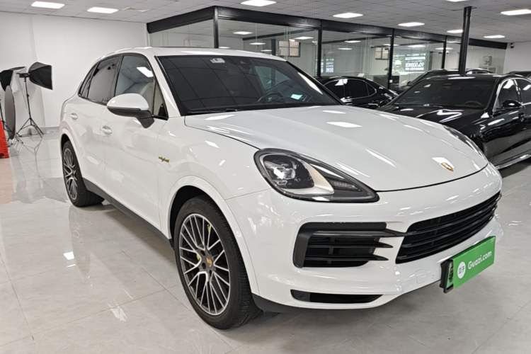 Used Porsche Cayenne E-Hybrid 2020 Cayenne E-Hybrid 2.0T Front Right 45 Deg