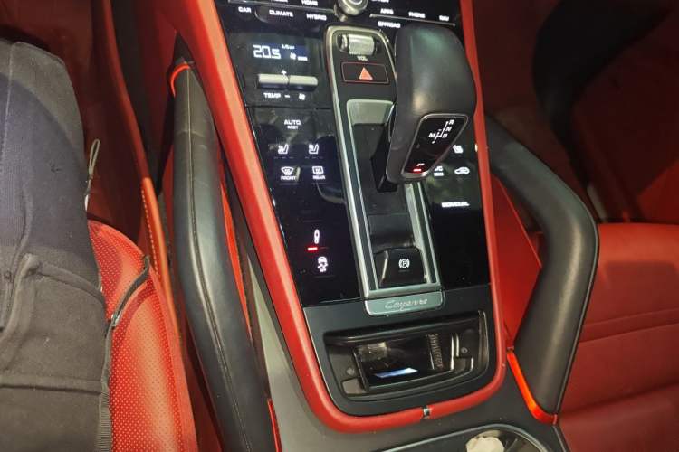Used Porsche Cayenne E-Hybrid 2020 Cayenne E-Hybrid Coupé 2.0T Gear Lever