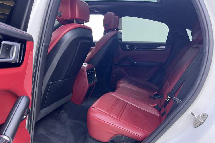 Used Porsche Cayenne E-Hybrid 2020 Cayenne E-Hybrid Coupé 2.0T Interior 6