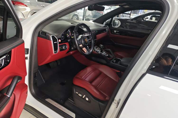Used Porsche Cayenne E-Hybrid 2020 Cayenne E-Hybrid 2.0T Left Front Seat