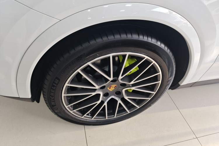 Used Porsche Cayenne E-Hybrid 2020 Cayenne E-Hybrid 2.0T Left Front Wheel Hub
