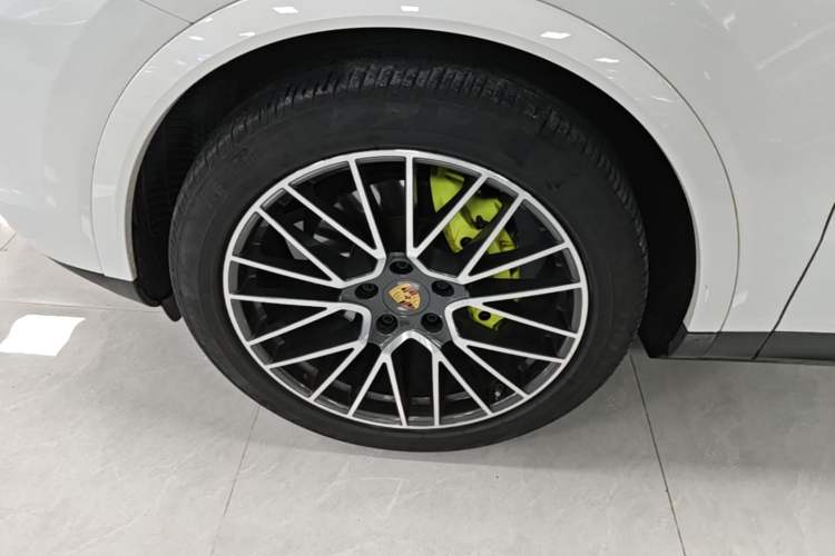 Used Porsche Cayenne E-Hybrid 2020 Cayenne E-Hybrid 2.0T Left Front Wheel Hub