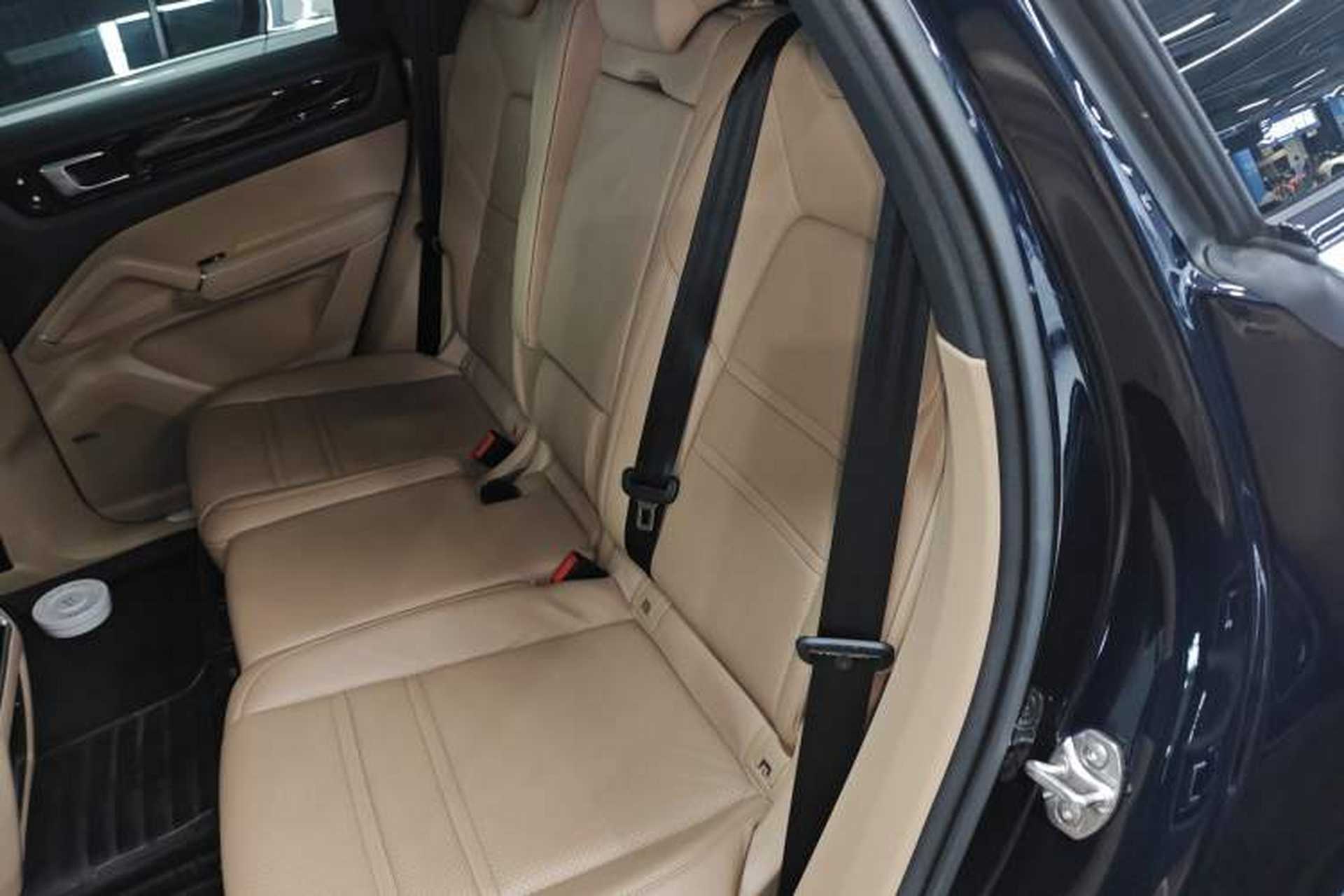 Used Porsche Cayenne E-Hybrid 2020 Cayenne E-Hybrid 2.0T Left Rear Seat