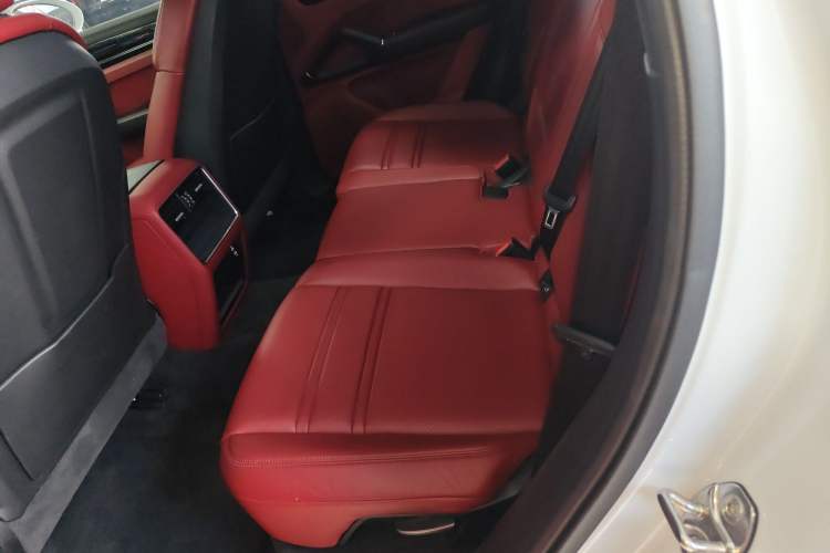 Used Porsche Cayenne E-Hybrid 2020 Cayenne E-Hybrid 2.0T Left Rear Seat
