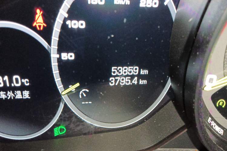 Used Porsche Cayenne E-Hybrid 2020 Cayenne E-Hybrid 2.0T Odometer Close Up