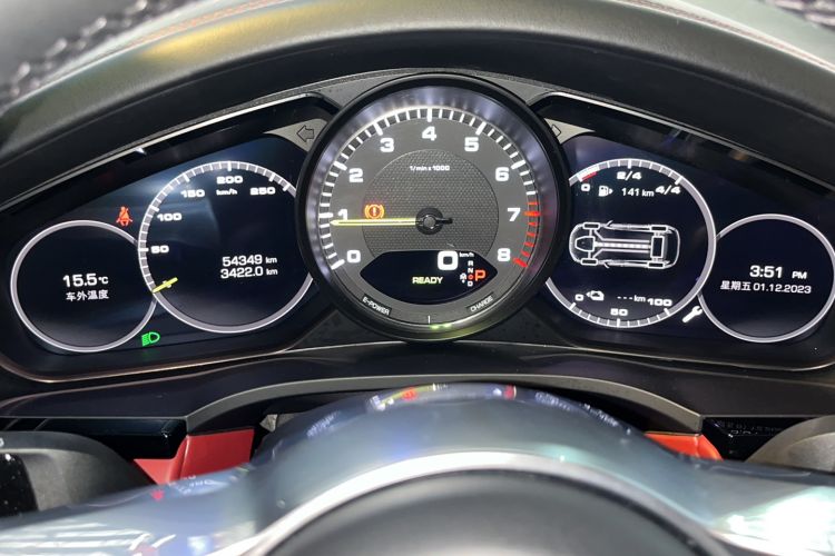 Used Porsche Cayenne E-Hybrid 2020 Cayenne E-Hybrid 2.0T Odometer Close Up