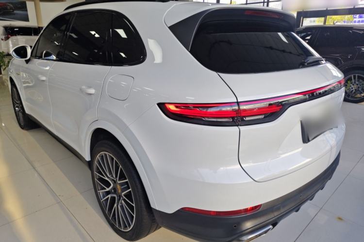 Used Porsche Cayenne E-Hybrid 2020 Cayenne E-Hybrid 2.0T Rear Left 45 Deg