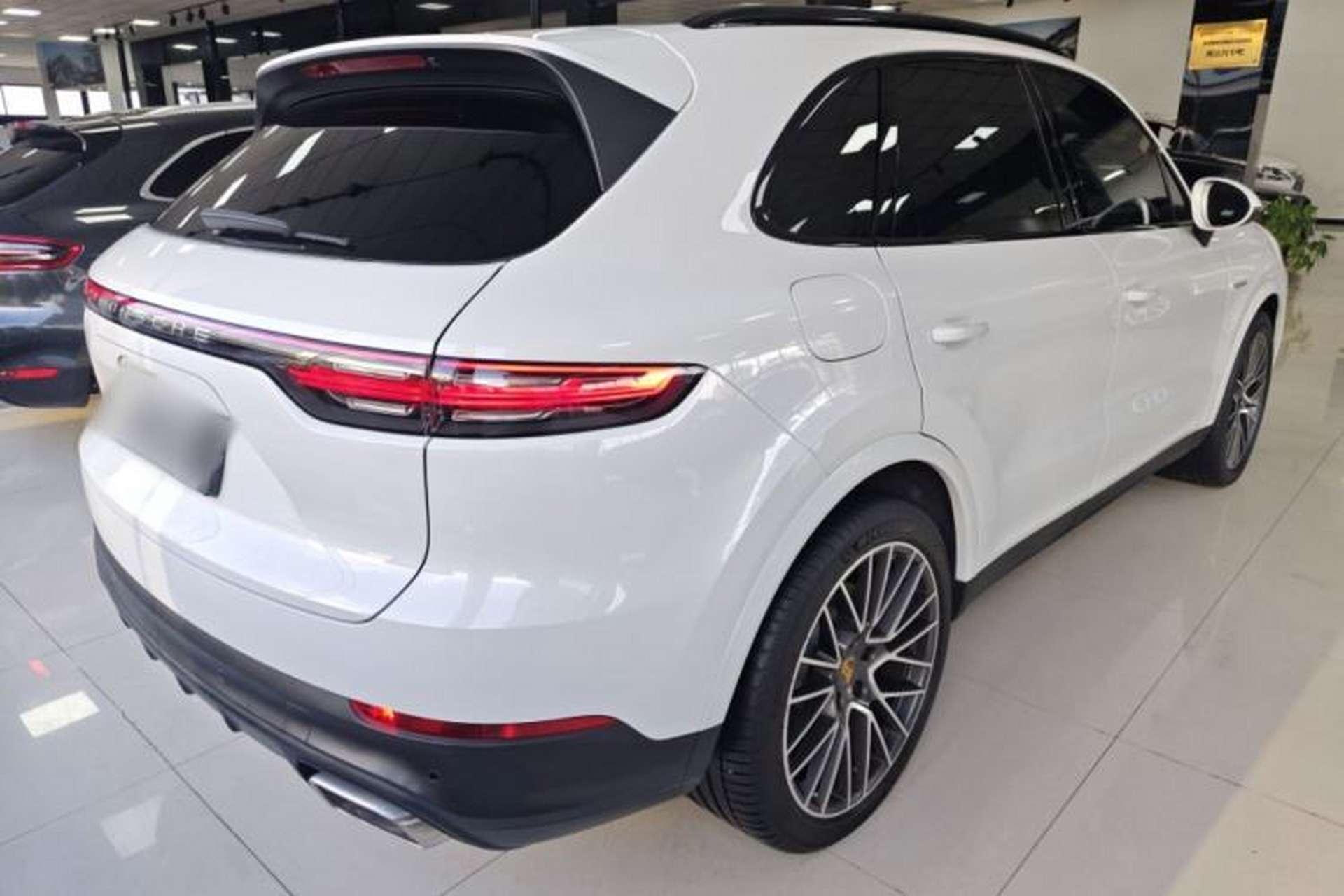 Used Porsche Cayenne E-Hybrid 2020 Cayenne E-Hybrid 2.0T Rear Right 45 Deg