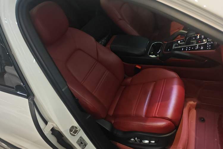 Used Porsche Cayenne E-Hybrid 2020 Cayenne E-Hybrid Coupé 2.0T Right Front Seat