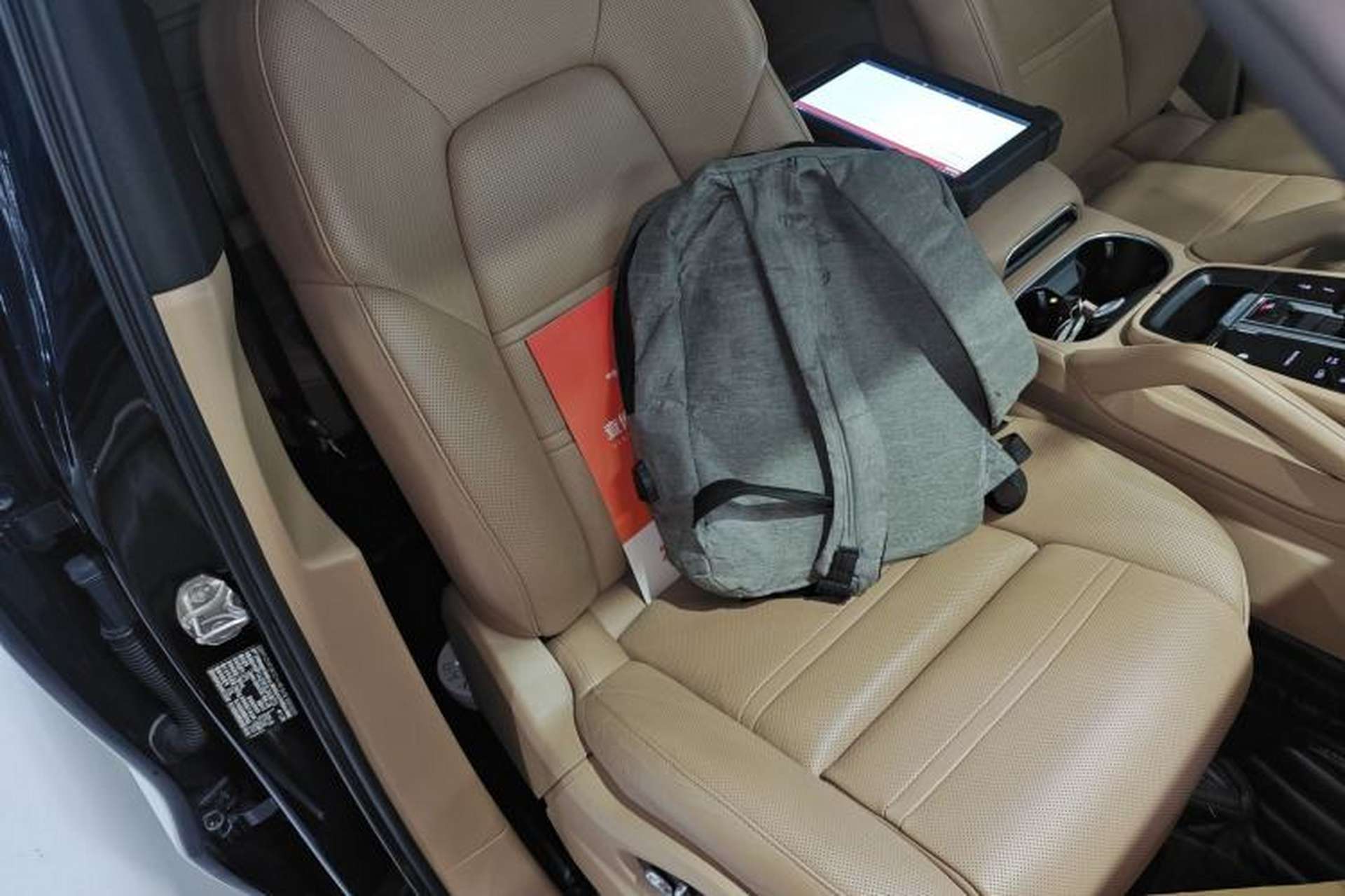 Used Porsche Cayenne E-Hybrid 2020 Cayenne E-Hybrid 2.0T Right Front Seat