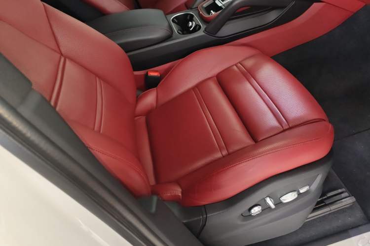 Used Porsche Cayenne E-Hybrid 2020 Cayenne E-Hybrid 2.0T Right Front Seat