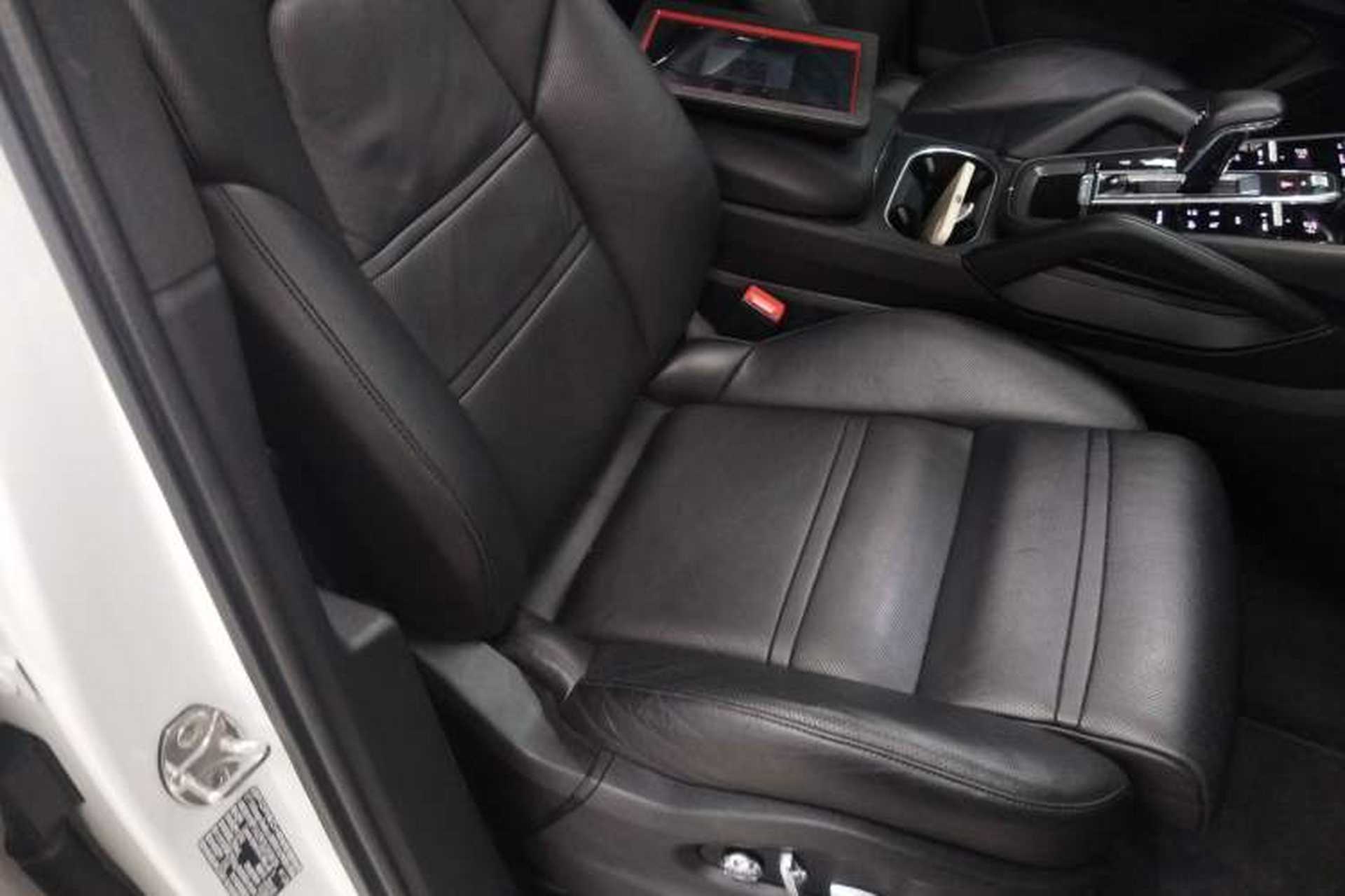 Used Porsche Cayenne E-Hybrid 2020 Cayenne E-Hybrid 2.0T Right Front Seat