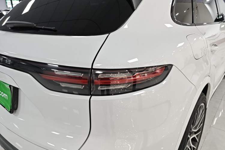 Used Porsche Cayenne E-Hybrid 2020 Cayenne E-Hybrid 2.0T Right Rear Taillight