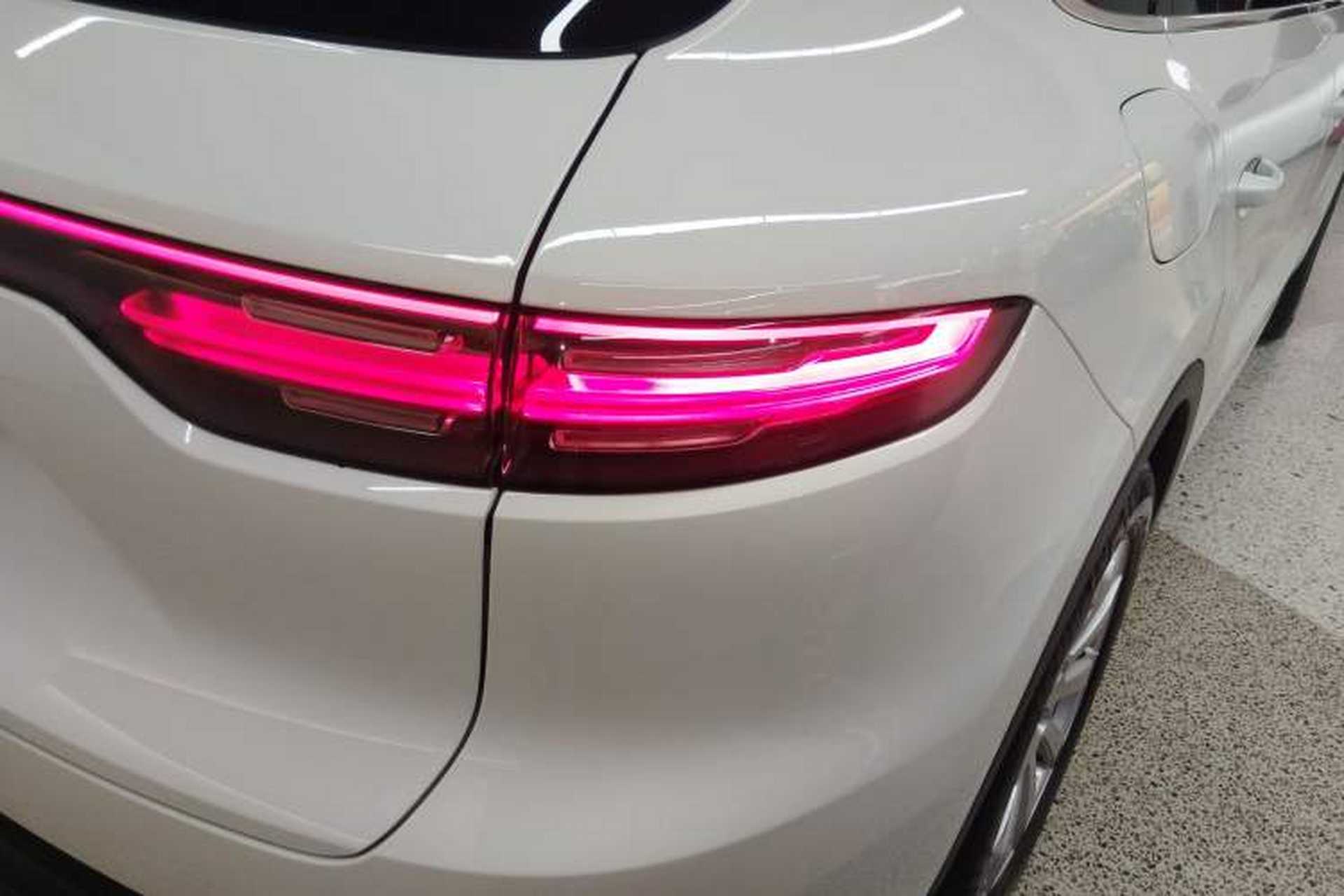 Used Porsche Cayenne E-Hybrid 2020 Cayenne E-Hybrid 2.0T Right Rear Taillight