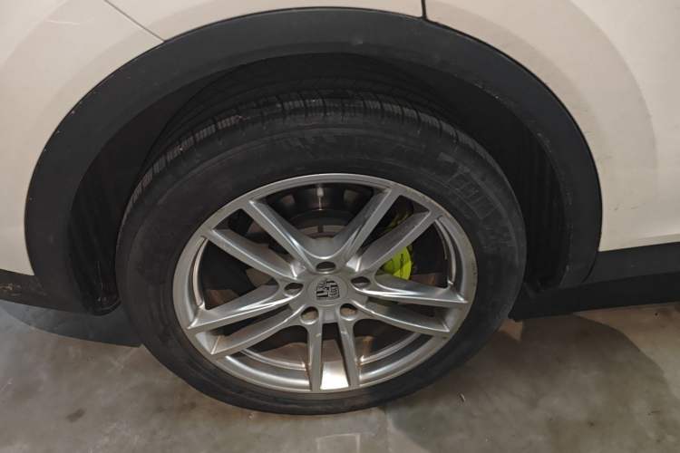 Used Porsche Cayenne E-Hybrid 2020 Cayenne E-Hybrid Coupé 2.0T Right Rear Wheel Hub