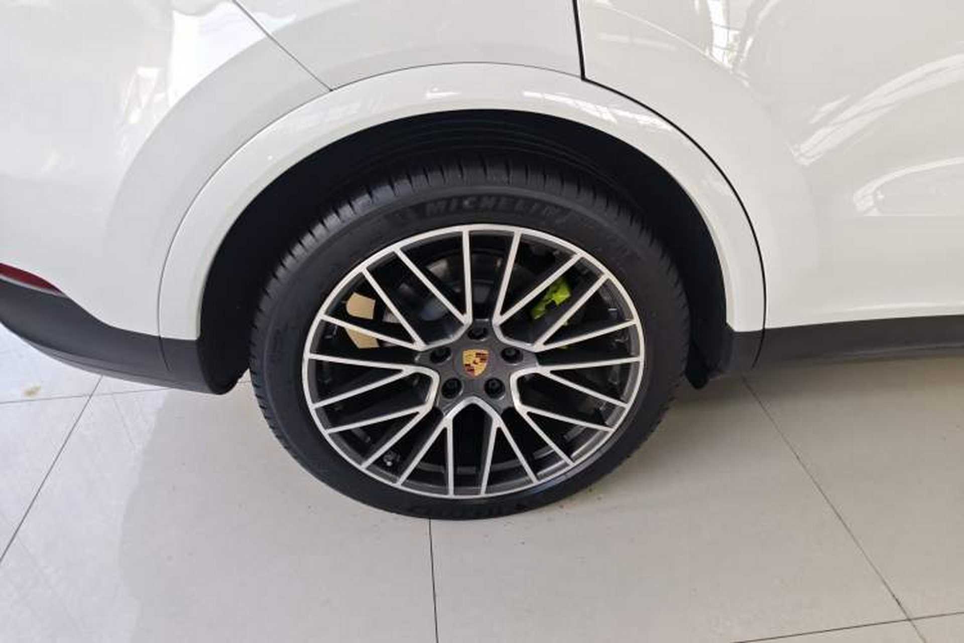 Used Porsche Cayenne E-Hybrid 2020 Cayenne E-Hybrid 2.0T Right Rear Wheel Hub