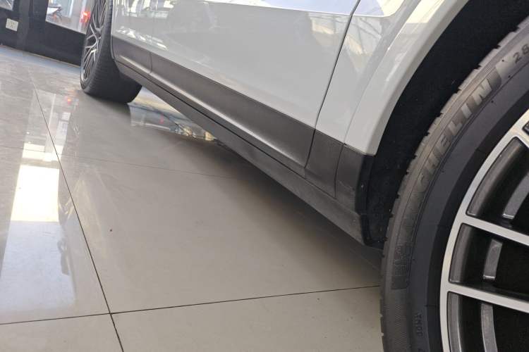 Used Porsche Cayenne E-Hybrid 2020 Cayenne E-Hybrid 2.0T Right Side Sill