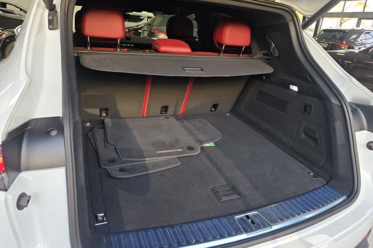 Used Porsche Cayenne E-Hybrid 2020 Cayenne E-Hybrid 2.0T Trunk