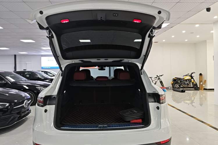 Used Porsche Cayenne E-Hybrid 2020 Cayenne E-Hybrid 2.0T Trunk