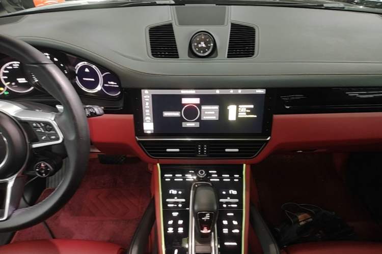 Used Porsche Cayenne E-Hybrid 2021 Cayenne E-Hybrid 2.0T Audio And AC Panel
