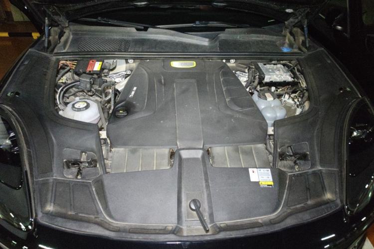 Used Porsche Cayenne E-Hybrid 2021 Cayenne E-Hybrid 2.0T Engine Bay