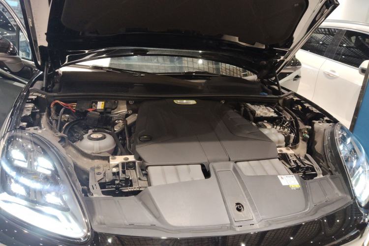 Used Porsche Cayenne E-Hybrid 2021 Cayenne E-Hybrid 2.0T Engine Bay