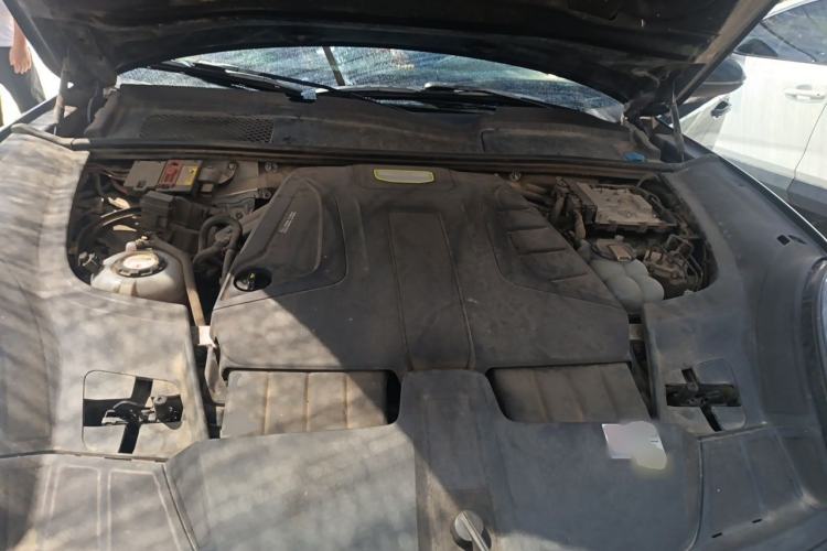 Used Porsche Cayenne E-Hybrid 2021 Cayenne E-Hybrid 2.0T Engine Bay