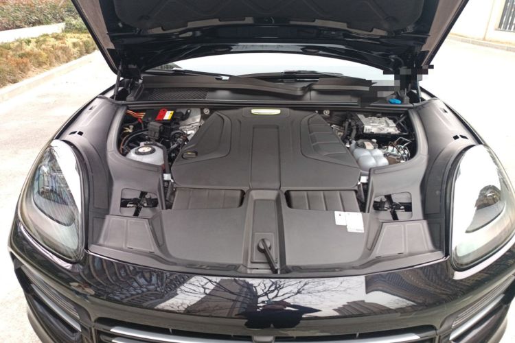 Used Porsche Cayenne E-Hybrid 2021 Cayenne E-Hybrid 2.0T Engine Bay