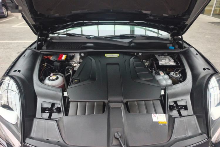 Used Porsche Cayenne E-Hybrid 2021 Cayenne E-Hybrid 2.0T Engine Bay