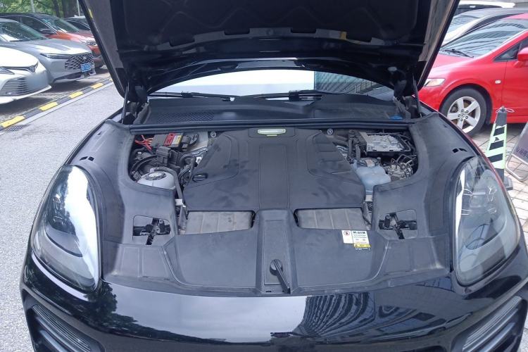 Used Porsche Cayenne E-Hybrid 2021 Cayenne E-Hybrid 2.0T Engine Bay