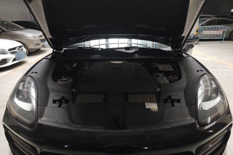 Used Porsche Cayenne E-Hybrid 2021 Cayenne E-Hybrid 2.0T Engine Bay
