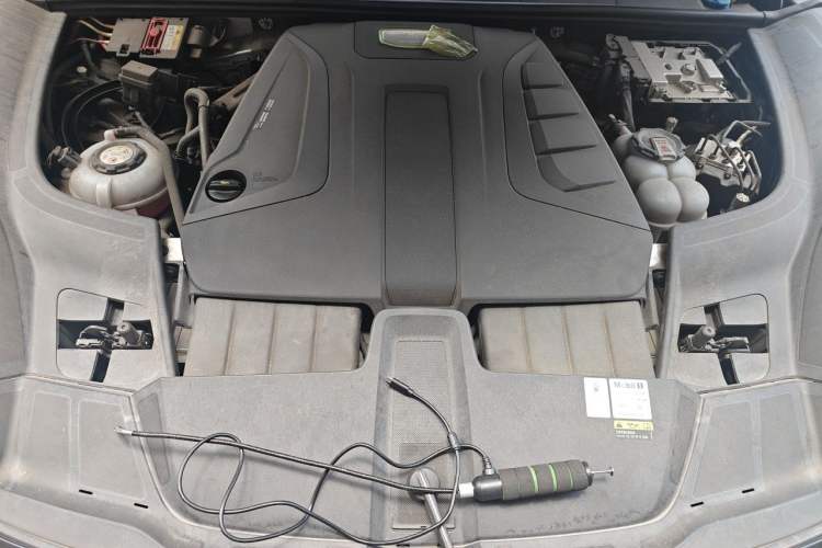 Used Porsche Cayenne E-Hybrid 2021 Cayenne E-Hybrid 2.0T Engine Bay