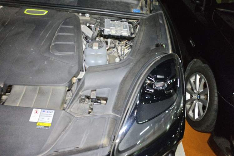 Used Porsche Cayenne E-Hybrid 2021 Cayenne E-Hybrid 2.0T Engine Bay Left