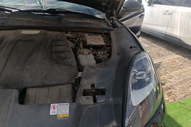 Used Porsche Cayenne E-Hybrid 2021 Cayenne E-Hybrid 2.0T Engine Bay Left