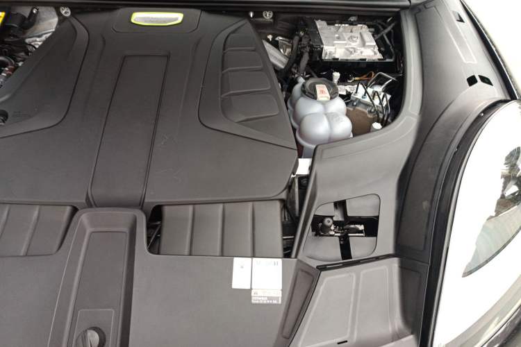 Used Porsche Cayenne E-Hybrid 2021 Cayenne E-Hybrid 2.0T Engine Bay Left