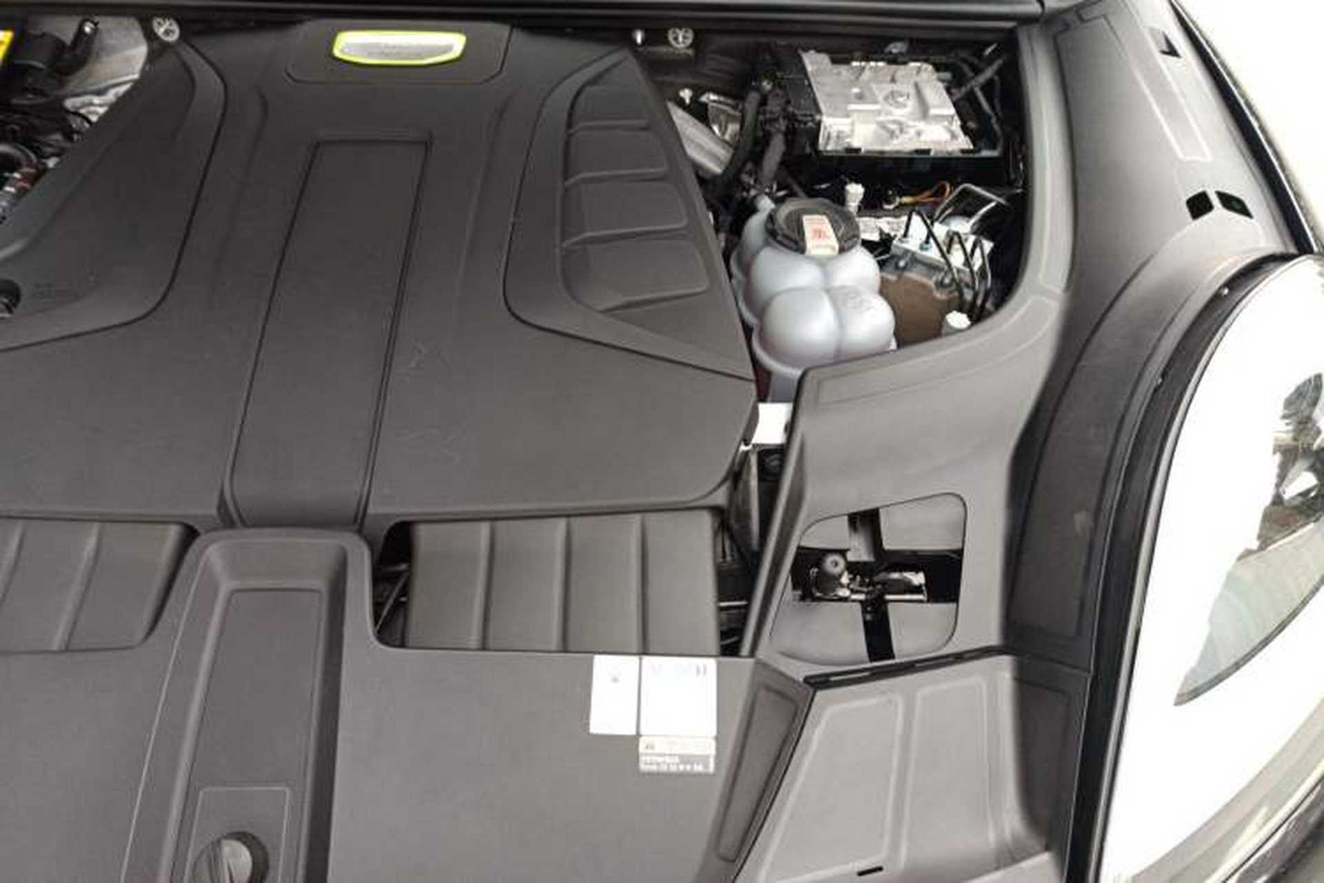 Used Porsche Cayenne E-Hybrid 2021 Cayenne E-Hybrid 2.0T Engine Bay Left