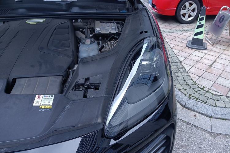 Used Porsche Cayenne E-Hybrid 2021 Cayenne E-Hybrid 2.0T Engine Bay Left